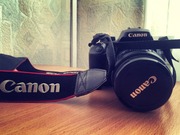 Продаю б/у зеркальный фотоаппарат Canon